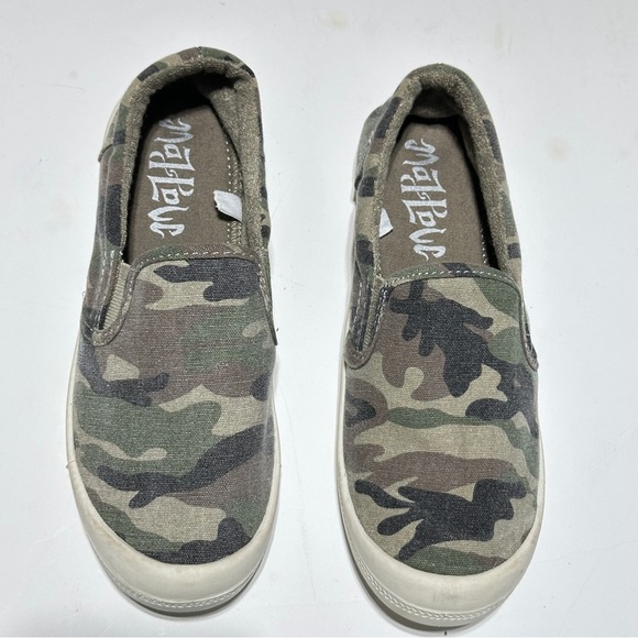 Women’s Malibu Camouflage Slip-On Sneakers Size 6 - Picture 2 of 8